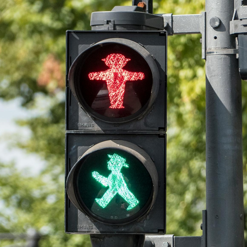 Ulepszanie warunków bezpieczeństwa na przejściach dla pieszych: inwestycje opiewające na ponad 2 miliony złotych