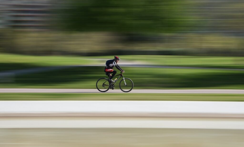 Sprytny rowerzysta złodziejem? Nietypowy wątek kradzieży samochodu w Śremie