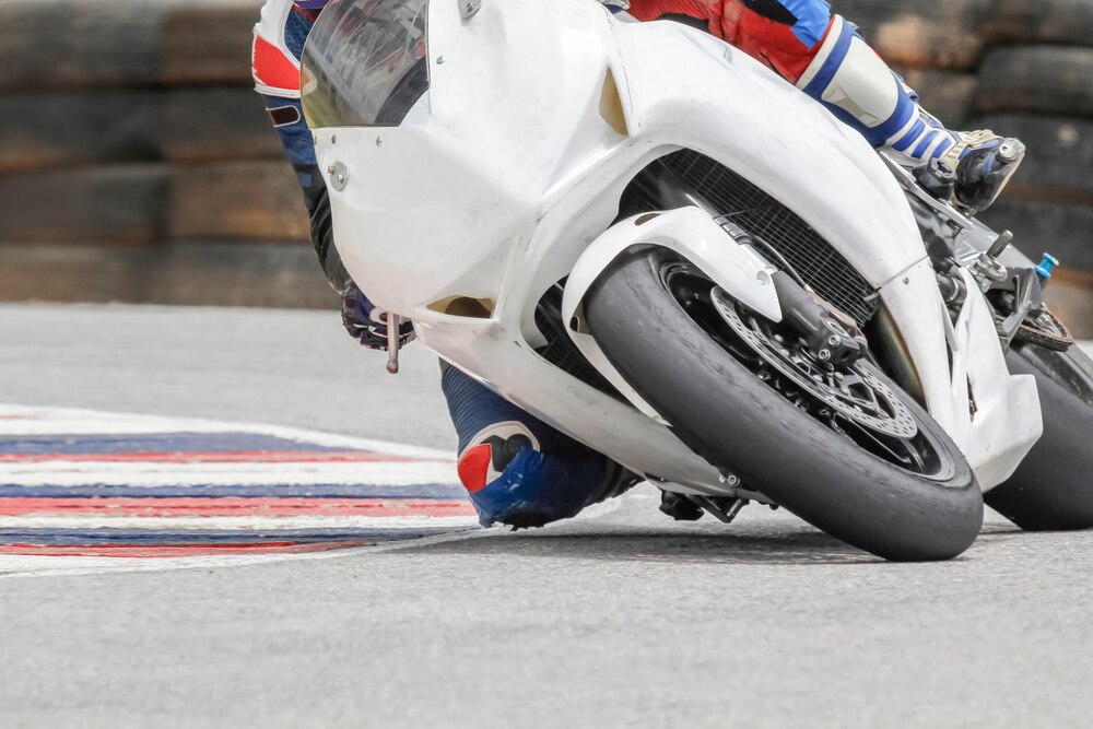 Tragedia na drodze pod Poznaniem: Motocyklista ginie w wypadku