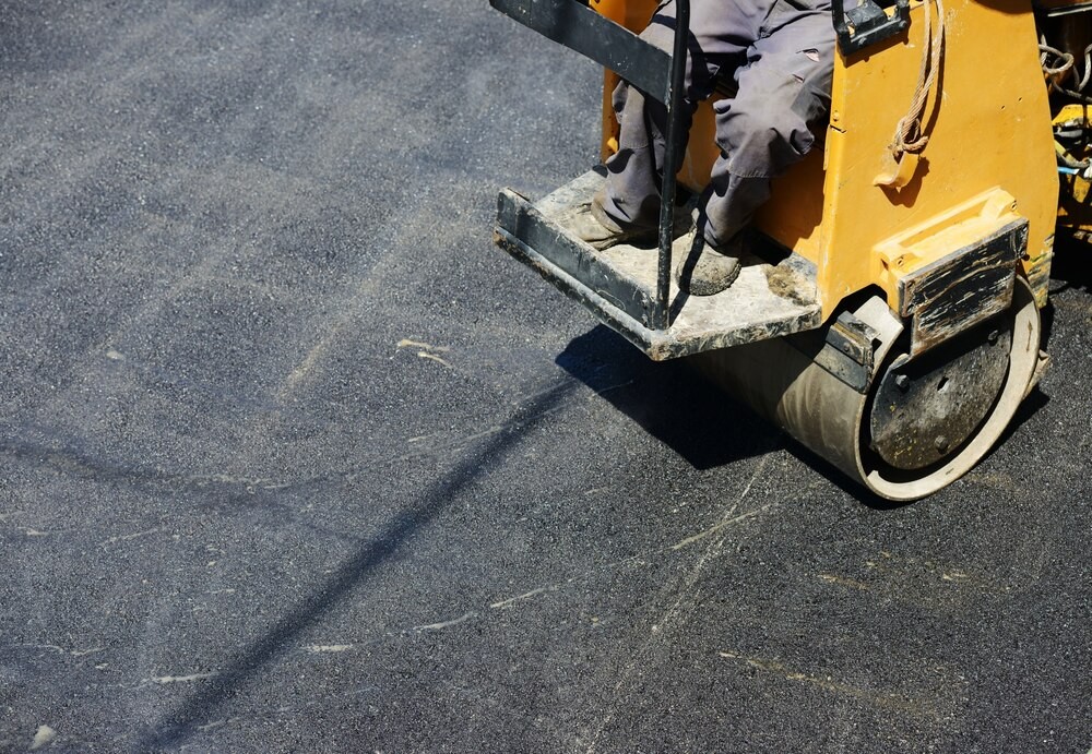 Nowe zasady ruchu na ul. Niezłomnych: Przygotuj się na zmiany!