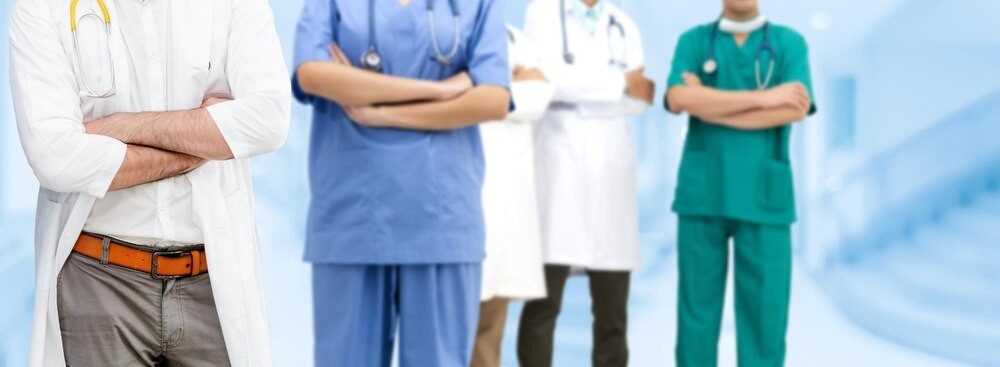 Wakacyjne konsultacje stomatologiczne dla dzieci – zdrowe zęby na start szkoły!