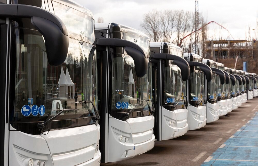 Ponad 700 dzieci uczy się, jak bezpiecznie podróżować autobusem w Komornikach